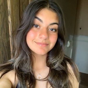 Meet your Posher, Alyson